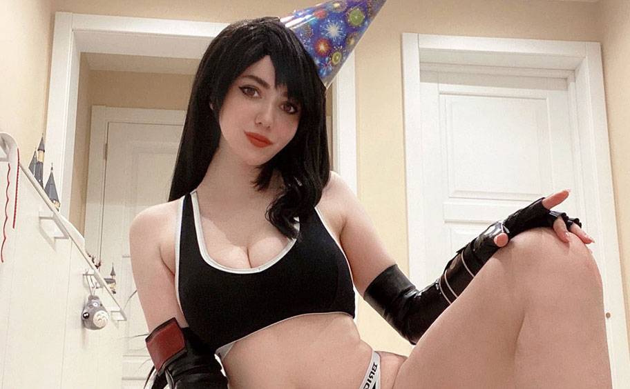 Alina Becker: Tifa Lockhart (Final Fantasy VII) Sexy Cosplay