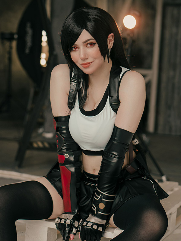 Alina-Becker-Tifa-Lockhart-Final-Fantasy-VII-PixiBB