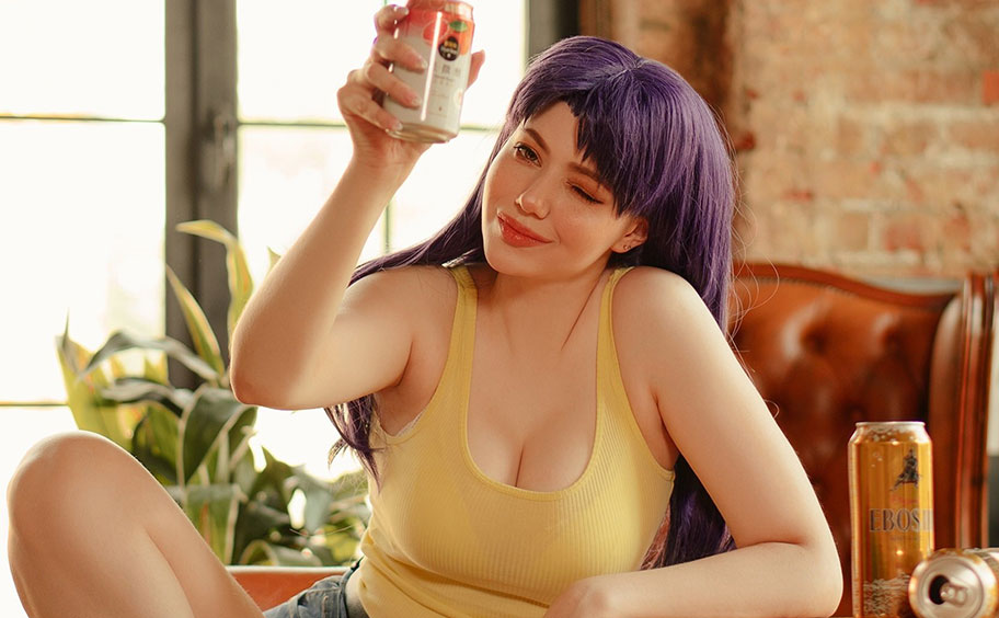 Alina Becker: McDonald’s Mommy Sexy Cosplay