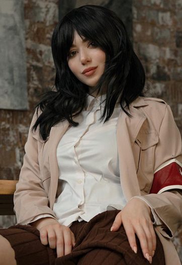 Alina-Becker-Pieck-Finger-Attack-on-Titan-PixiBB