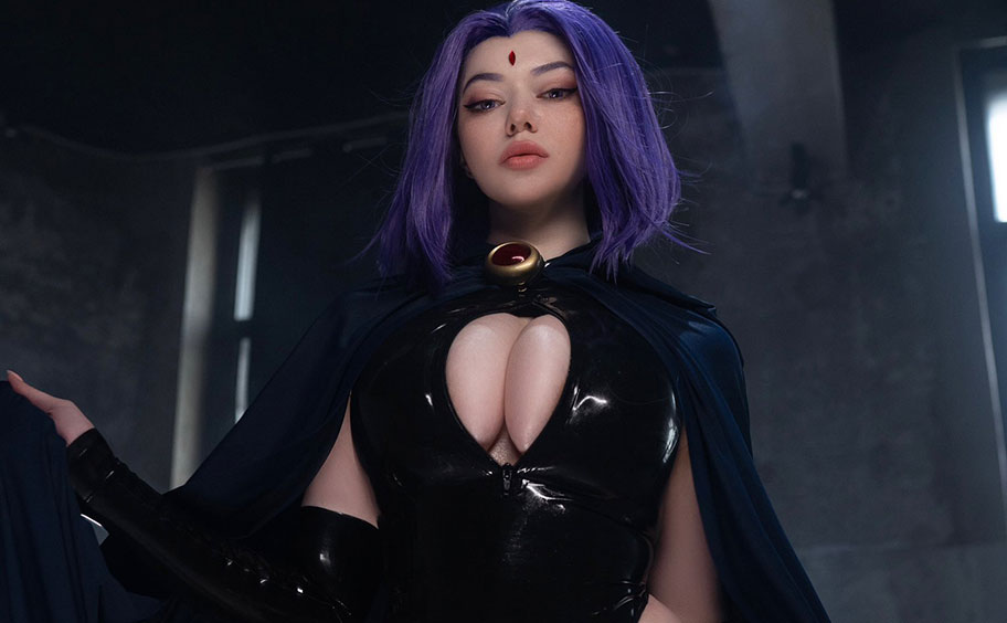 Alina Becker: McMommy Sexy Cosplay